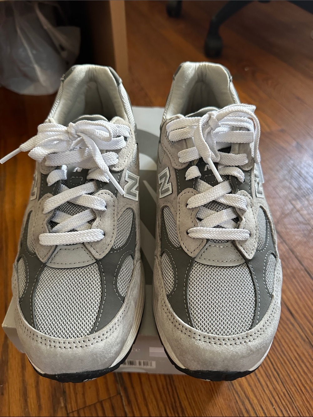 New Balance Men’s Grey Suede & Mesh 992 Sneakers - Picture 3 of 7